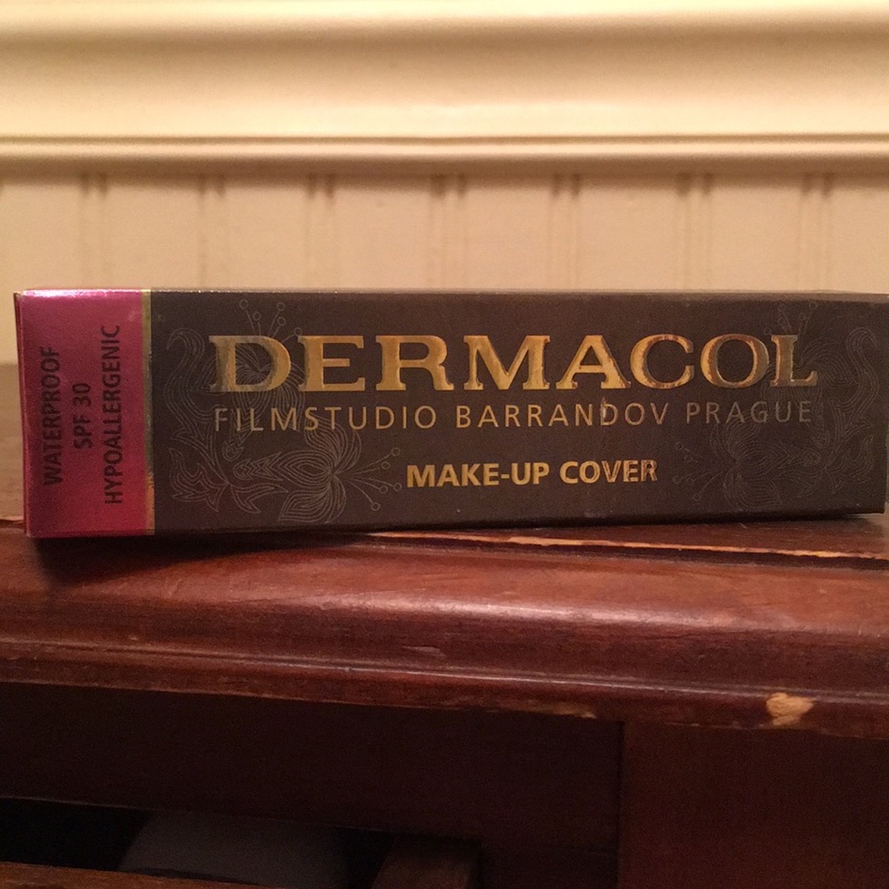 Dermacol shade 207 new in box!